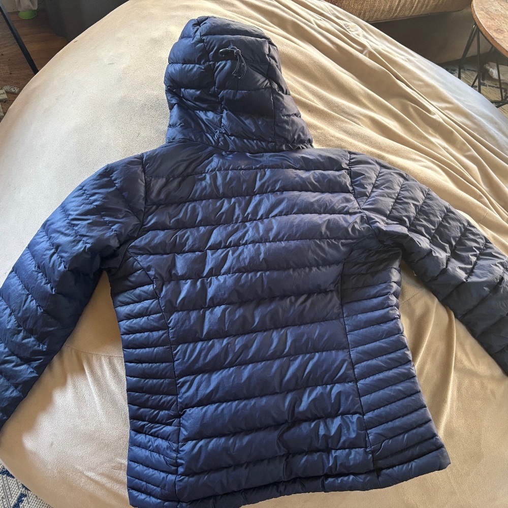 Small Navy Blue Women’s Patagonia Puffer Jacket